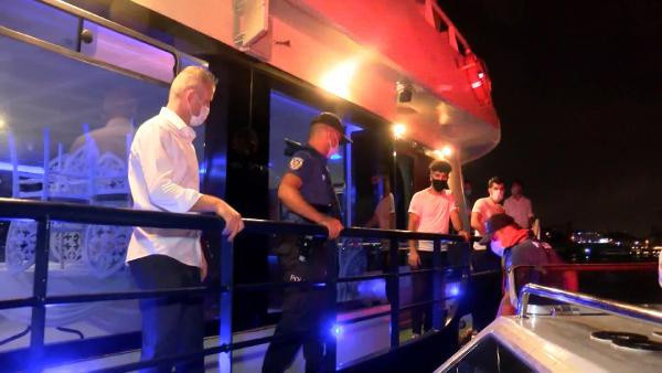 Koronayı hiçe sayıp teknede eğlence yaptılar - Resim: 0