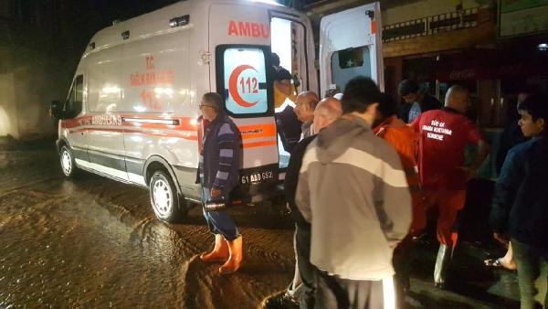 Trabzon Of'ta heyelan can aldı! İçişleri Bakanı Süleyman Soylu olay yerinde - Resim: 1