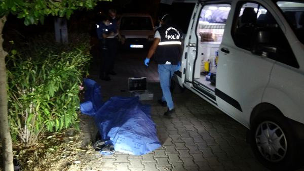 Konyaaltı Sahili'nde denizde erkek cesedi bulundu - Resim: 0