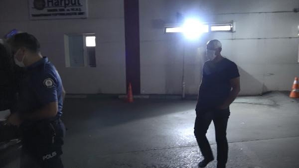 Bursa'da uzaklaştırma kararı aldıran eşini yatakta aşığıyla bastı - Resim: 0