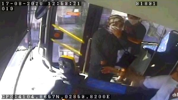 İstanbul'da yaşandı! Peçeteyi maske yapmak istedi, otobüs şoförü kabul etmedi - Resim: 0