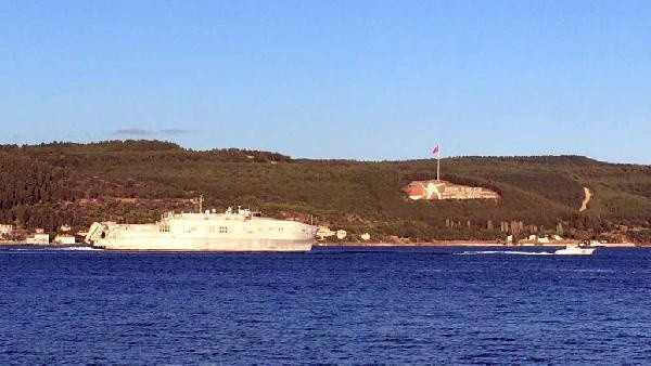 ABD savaş gemisi Çanakkale Boğazı'ndan geçti - Resim: 0