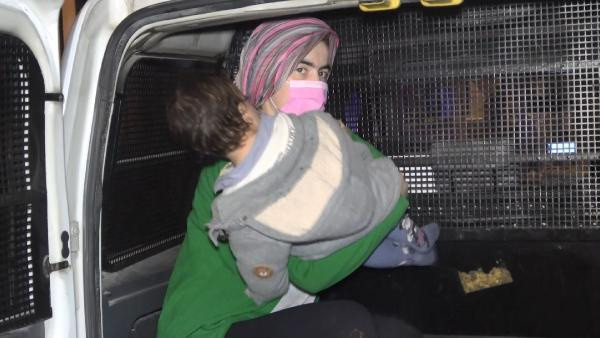 Bursa'da yaşandı! 23 yaşındaki kadın yemeğin tuzunu beğenmeyen eşini bıçakladı - Resim: 0