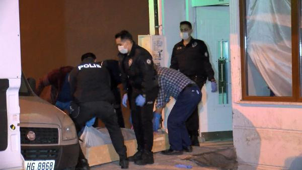 Esenyurt'ta cinayet! Karısını bıçaklayarak öldürdü - Resim: 0