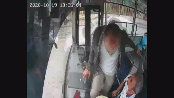 Kocaeli'de yaşandı! İstediği yerde inmek isteyen yolcu seyir halindeki otobüsün frenine bastı - Resim: 0