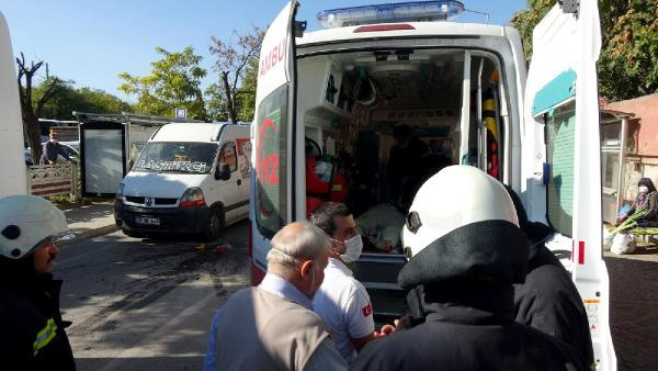 Pazardan dönerken, midibüsün altında kaldı - Resim: 0