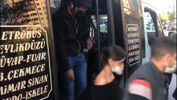 22 yolcu taşıyan şoför cezayı görünce polise yalvardı: Bu seferlik idare et - Resim: 0