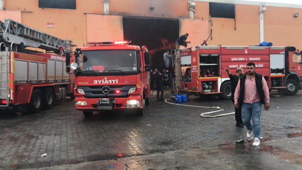Şanlıurfa'da fabrikada yangın çıktı! Alev alev yanıyor - Resim: 0