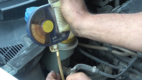 Araç sahipleri dikkat sakın bunu kullanmayın! 15 bin liralık masraf açabilir - Resim: 1