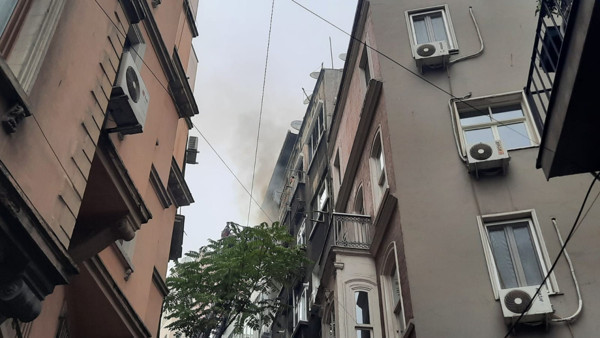 Beyoğlu’nda panik anları! Vatandaşlar sokağa döküldü - Resim: 0