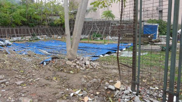 Kocaeli'de şaşırtan görüntü! Bina yıkıldı tarihi eserler ortada kaldı - Resim: 0