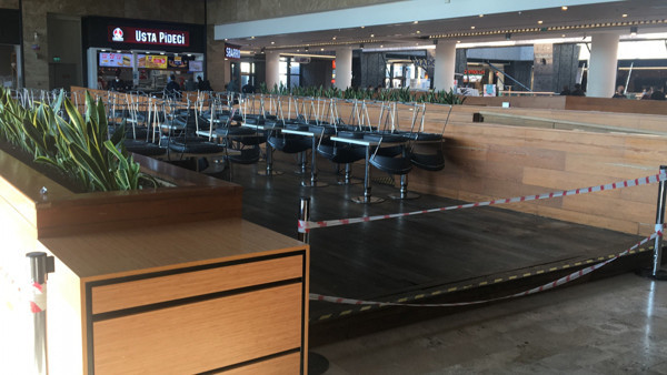 Sosyal medyada büyük tepki çekmişti! İstanbul'da AVM'de yerde yemek dönemi bitti - Resim: 0