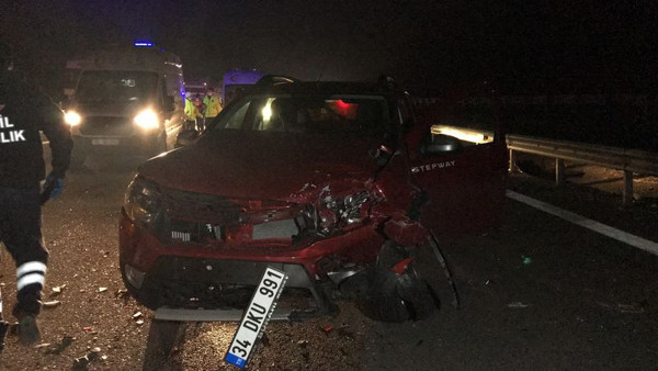 Düzce'de TEM Otoyolu'nda zincirleme kaza! Ortalık savaş alanına döndü - Resim: 0