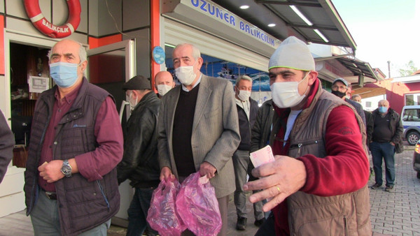 Artvin'de hamsinin fiyatı düştü! Duyan akın etti sıra oldu - Resim: 0