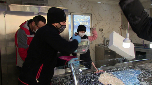 Artvin'de hamsinin fiyatı düştü! Duyan akın etti sıra oldu - Resim: 4