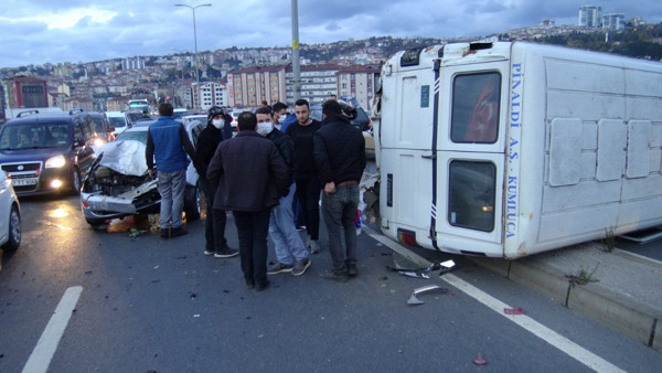 Zonguldak'ta ehliyetsiz sürücü ortalığı birbirine kattı! Gazetecilere tepki gösterdi - Resim: 0