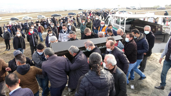 Samsun'da yürek yakan görüntü! Doktor babadan evlada son dokunuş - Resim: 0