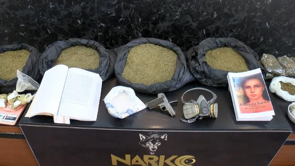 İstanbul'da pes dedirten olay! Bu kitaplara emdirdikleri şeyi öğrenince çok şaşıracaksınız - Resim: 1