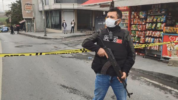 Küçükçekmece'de iki aile arasında silahlı bıçaklı kavga! 3 yaralı var - Resim: 0