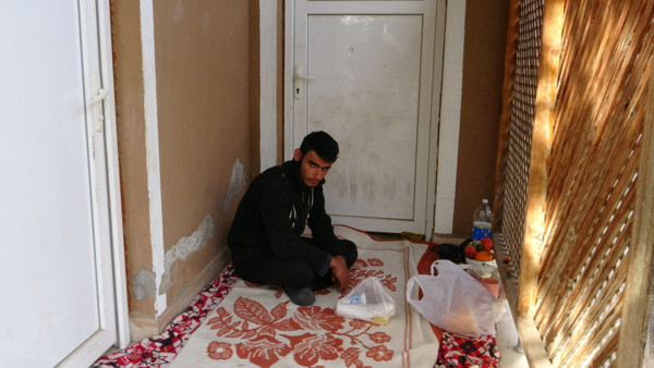 Adana'da Umut'un dramı yürekleri burktu: Satmayınca bıçaklandım, dövdüler. - Resim: 0