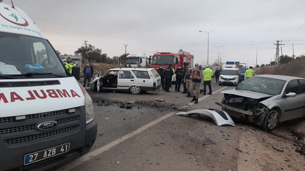 Gaziantep'te feci kaza! Kafa kafaya çarpıştı ölü ve yaralılar var - Resim: 0