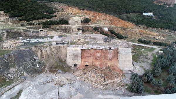 Bursa'da 5 yıl önce kapandı tehlike saçıyor: Giriş çıkışın yasaklanması gerekiyor - Resim: 2