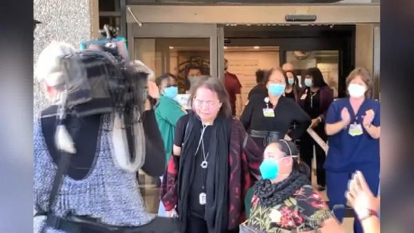 ABD’de 8 ay koronavirüsle savaşan hemşire taburcu oldu - Resim: 0