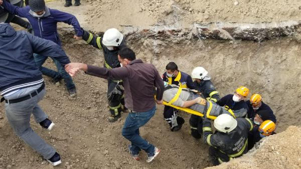Kütahya'da toprak altında can pazarı! Boğazına kadar battı - Resim: 0