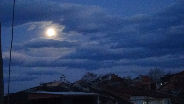 Bursa'da gökyüzünü gören şaşkına döndü! Telefona sarıldılar - Resim: 0