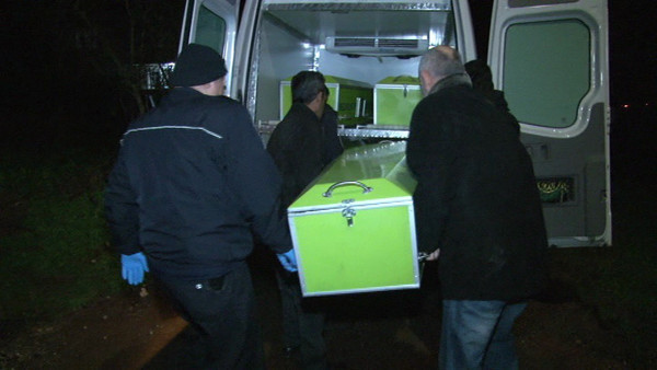 Sakarya'daki yangınla ilgili şok eden detaylar: Annesini boğazından... - Resim: 1