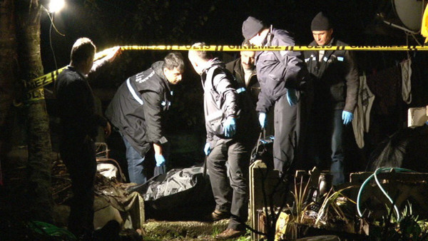 Sakarya'daki yangınla ilgili şok eden detaylar: Annesini boğazından... - Resim: 0