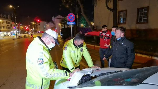Bursa'da polis ceza yazdı akıllanmadı: Burada gözünüzün önünde... - Resim: 0