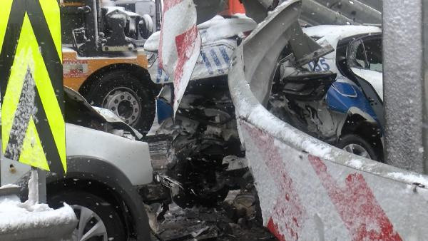 Beşiktaş'ta sivil polis aracı trafik polisi aracına arkadan çarptı: 3 polis yaralandı - Resim: 0