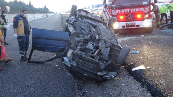 Tuzla'da feci kaza! Kontrolden çıktı bariyerlere savruldu - Resim: 0