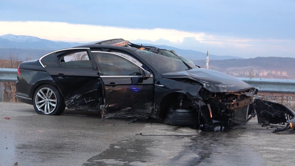 Kırıkkale'de feci kaza! 100 metre takla attı hurdaya döndü - Resim: 0
