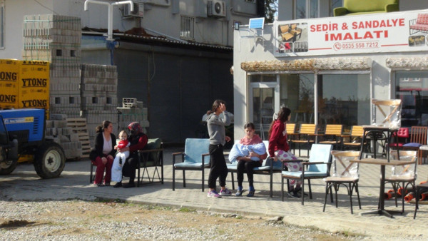 Antalya'da gören telefona sarıldı! Canlı yayın yarışına girdiler - Resim: 0