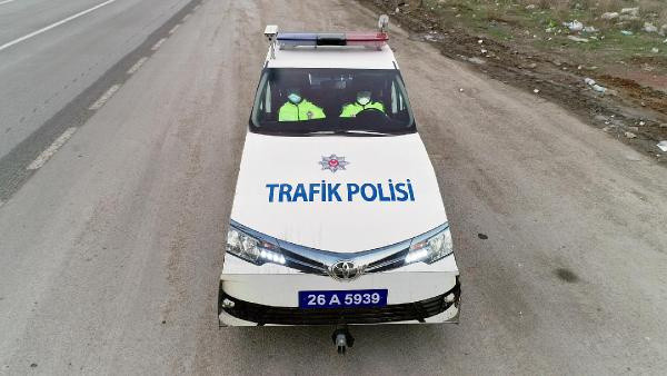 Trafikte bir ilk! Eskişehir'de yol kenarında gören bir daha bakıyor - Resim: 1