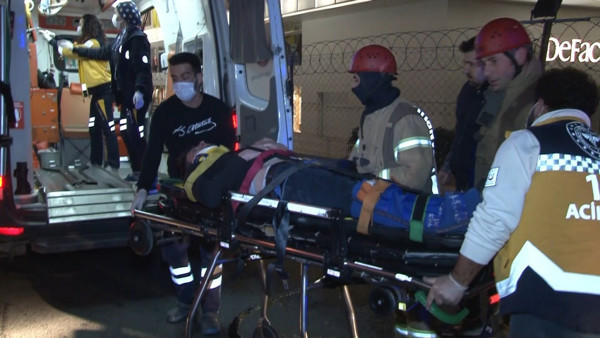 İstanbul'da korkunç kaza! Otomobil bariyerlere ok gibi saplandı. - Resim: 0