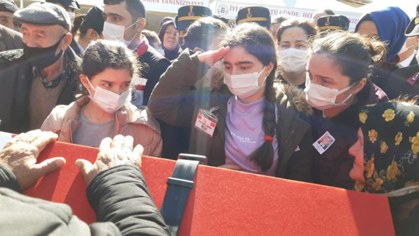 Afyonkarahisar'da gözyaşları sel oldu! Kızının babasına selamı herkesi duygulandırdı - Resim: 0