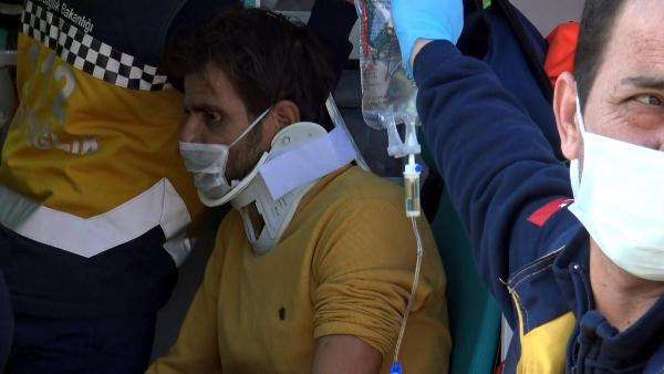 Aydın'da feci kaza! Otomobil otoyol gişelerine çarptı ölenler var - Resim: 0