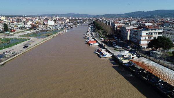 Çanakkale'de görenler hayrete düştü! Boğaz kahverengiye döndü - Resim: 0