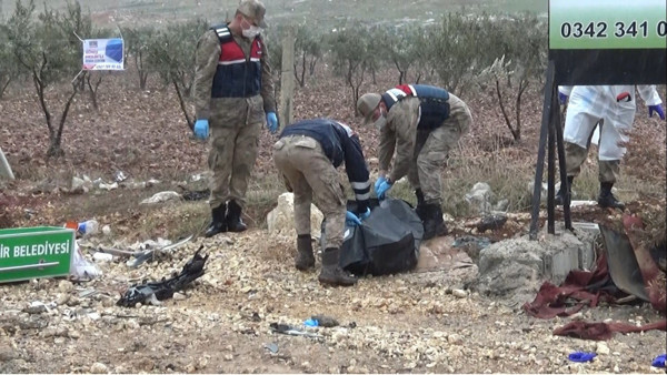 Gaziantep'te korkunç kaza! Kafa kafaya çarpıştı eşyaları etrafa saçıldı - Resim: 0