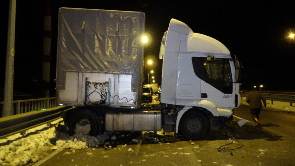 Samsun'da feci kaza! 15 araç birbirine girdi: Yaralılar var - Resim: 0