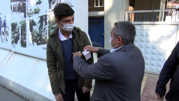 Kahramanmaraş'ta yolda 20 bin lira buldu! Sahibi bakın ne kadar ödül verdi - Resim: 1