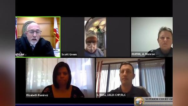 ABD’de doktor ameliyat yaparken online mahkemeye katıldı - Resim: 0