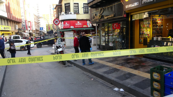 Mersin'de gündüz vakti dehşeti yaşadı! Sohbet ederken vuruldu - Resim: 0