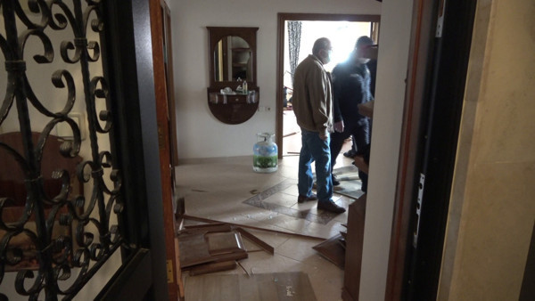 Adana'da bomba gibi patladı neye uğradığını şaşırdı: Evin içerisi berbat olmuş. - Resim: 1