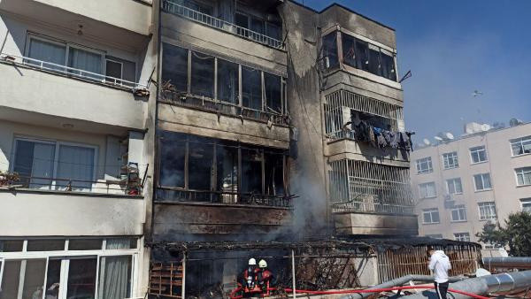 Mersin'de 5 katlı apartmanda korkutan yangın! Bina kül oldu gözyaşlarına boğuldular - Resim: 0