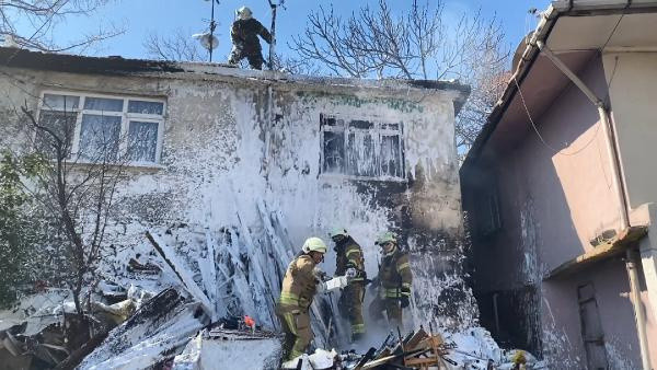 Bulaşıkları yıkıyordu! İstanbul'da bağıranları duyup bakınca şok oldu - Resim: 1
