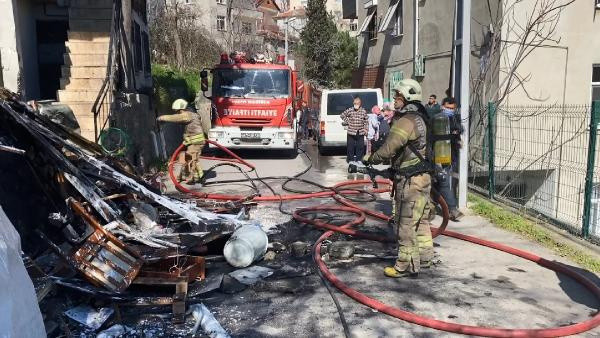 Bulaşıkları yıkıyordu! İstanbul'da bağıranları duyup bakınca şok oldu - Resim: 0